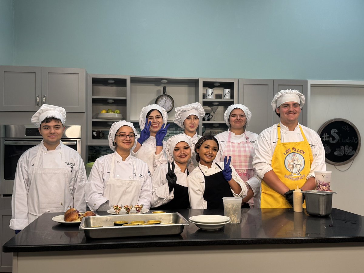RIDeptEd's tweet image. Joining @NBC10_Mario @ChristinaErne, the students cooked up two kinds of clam chowder, crème brulee, and tacos. More on RIDE&apos;s #MenuForSuccess initiative: ride.ri.gov/funding-financ…