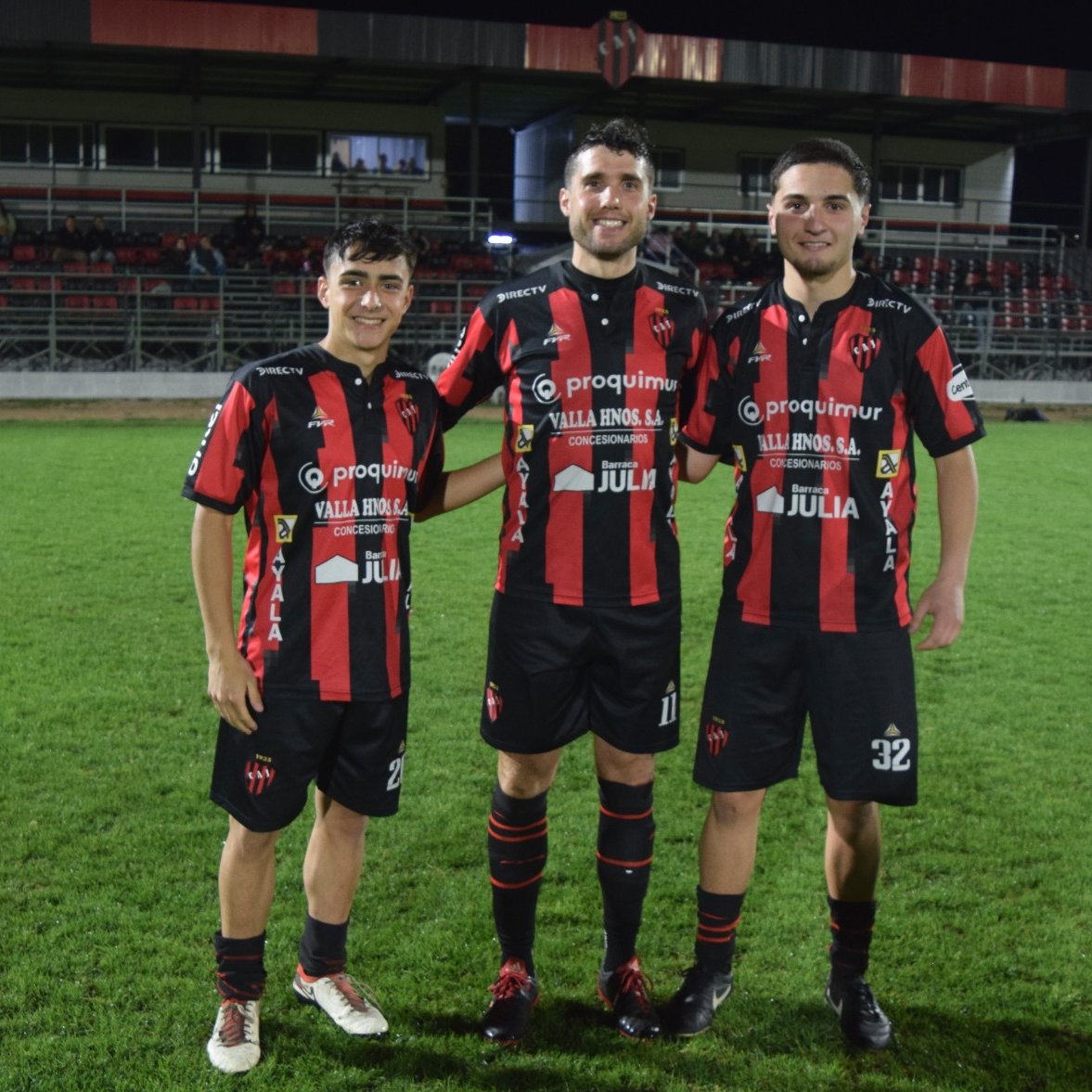 🥺 𝐕𝐚𝐧 𝐜𝐫𝐞𝐜𝐢𝐞𝐧𝐝𝐨

Hace un año y medio Andrés dirigía a Luca y Santi en #Sub15.  

Hoy son compañeros de equipo en la Primera División. 

𝐄𝐥 𝐟𝐮𝐭𝐮𝐫𝐨 𝐞𝐬𝐭𝐚́ 𝐚𝐜𝐚́ ⚫️🔴