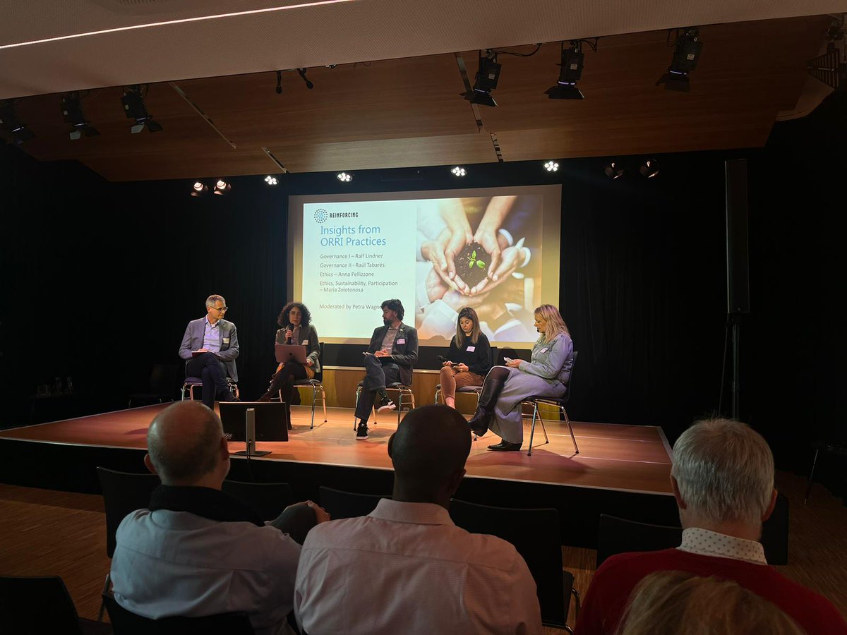 A perfect synthesis of the ORRI practices sharing! <a href="/annapellizzone/">anna pellizzone</a>, <a href="/zolotonosa/">Maria Zolotonosa</a>, <a href="/ralflindner/">Ralf Lindner</a>, and <a href="/faraondemetal/">Raúl Tabarés 💢</a> just finished their presentation to summarize the content of the parallel session of #ORRIForum afternoon, moderated by <a href="/petra_wagner_x/">petra wagner</a>.