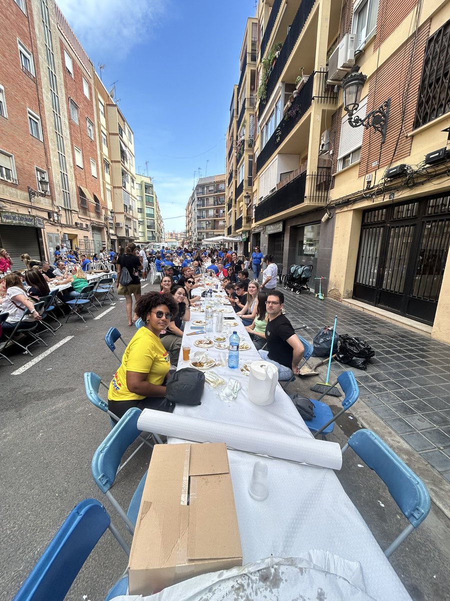 Este diumenge gaudim en companyia de les nostres falles veïnes de les paelles 2024-2025 de @mercatjesus 🥘🍻🥳
Un dia molt divertit! #paelles #fpj #sectoragrupacio #mercatjesus #fm