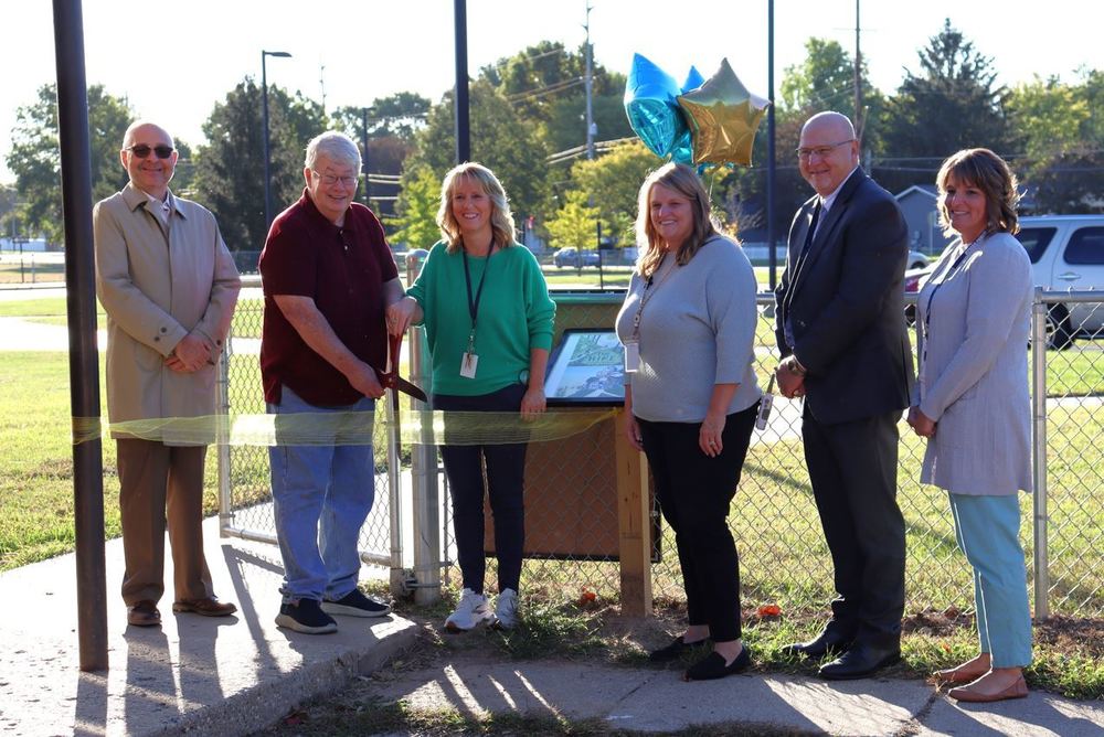 AlleganAreaESA's tweet photo. Tech Center Students Design and Install New Storywalk at Dix Street Elementary https://t.co/tYTd3mYgXC https://t.co/fPhPgZY0u3