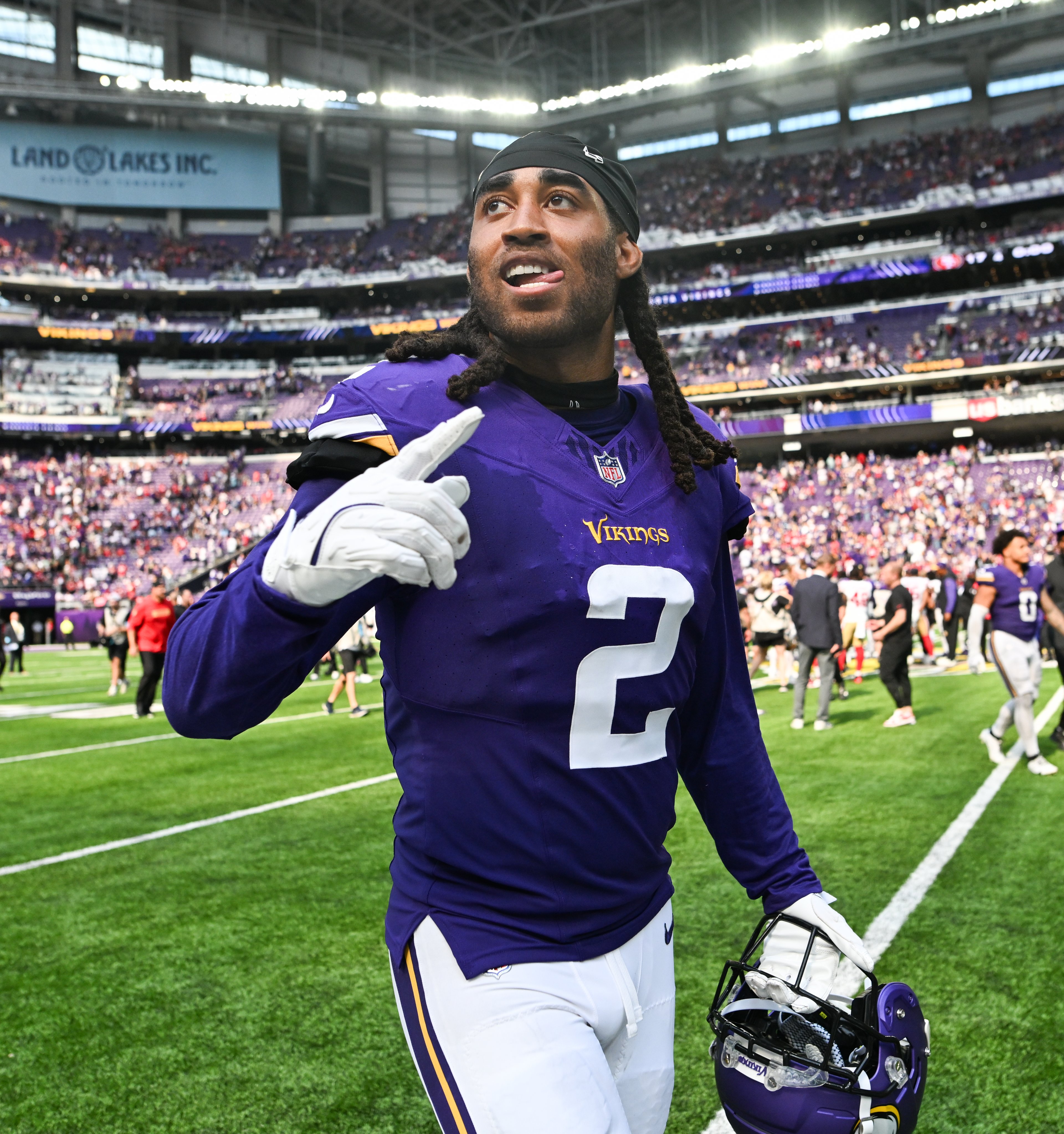 B/R Gridiron on X: "Stephon Gilmore picking off all of Canton 🔐 https://t.co/ubQ5BTTMTo" / X