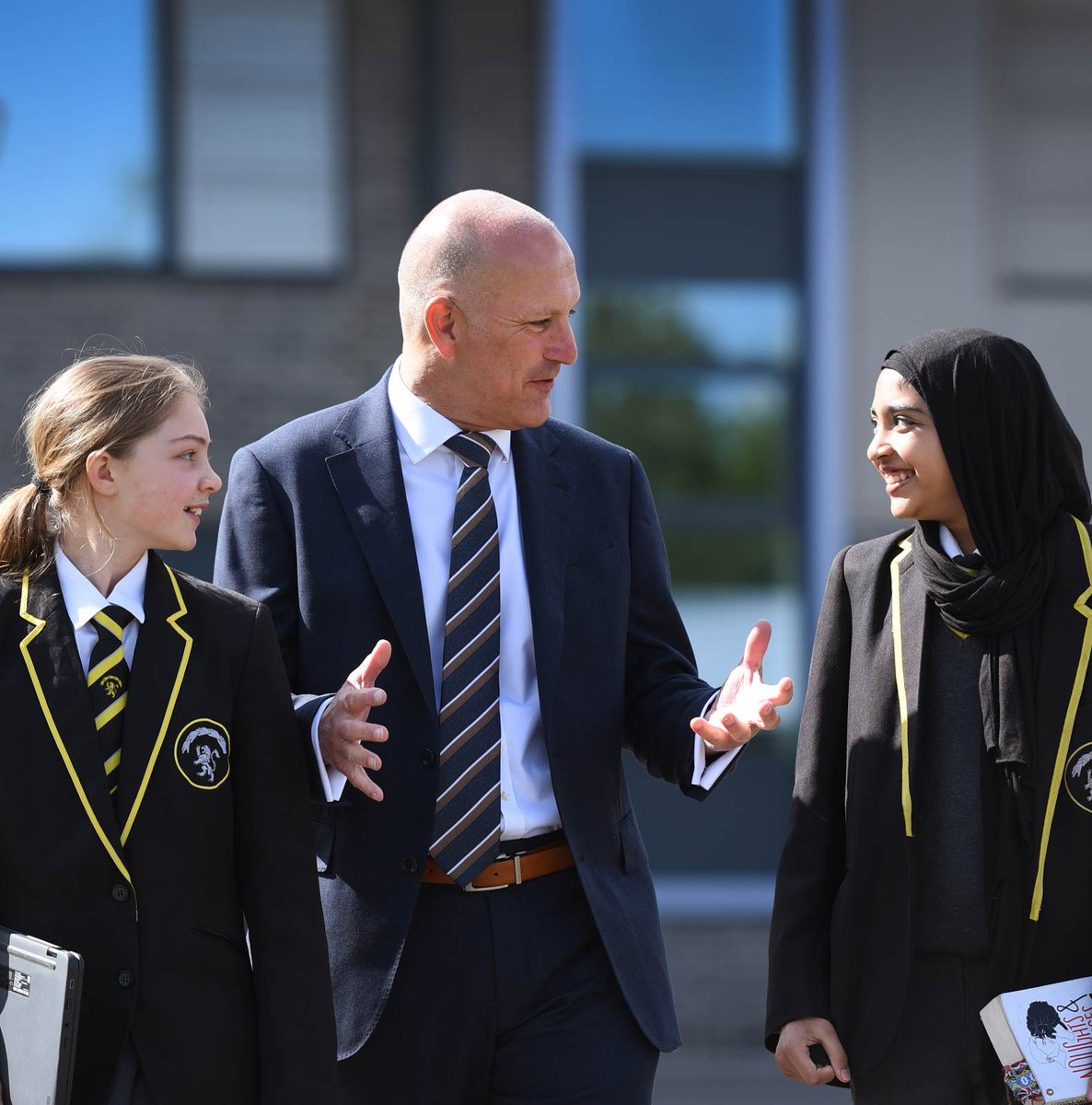 Ashfaque_chowd's tweet image. It was a pleasure visiting Putteridge High today with several Chiltern Trust Trustees. π«π
@DavidGraham_PHS
Was fascinating to see how the school has transformed from the old building to the new one. The calm atmosphere, great displays, multi faith room and a slick promo video.