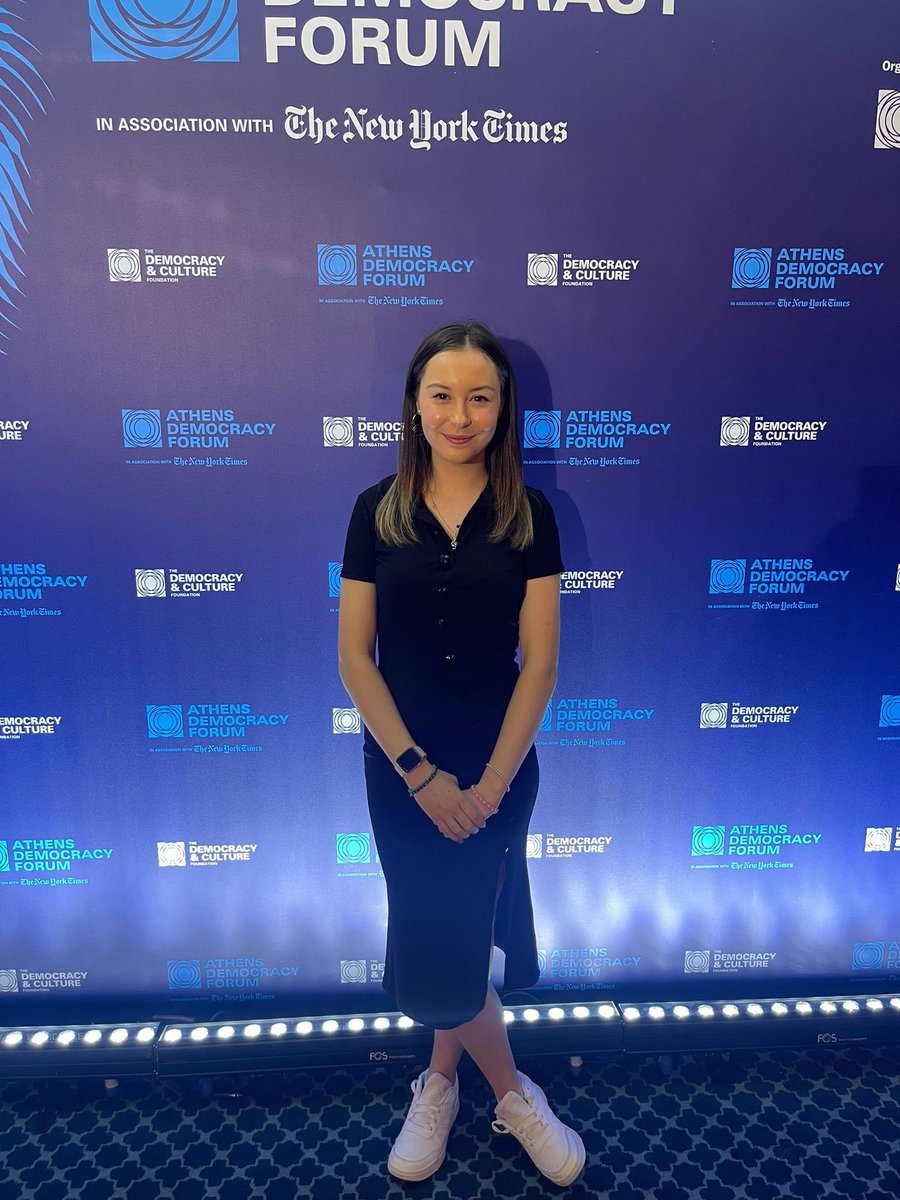 Lauren Bond tweet media