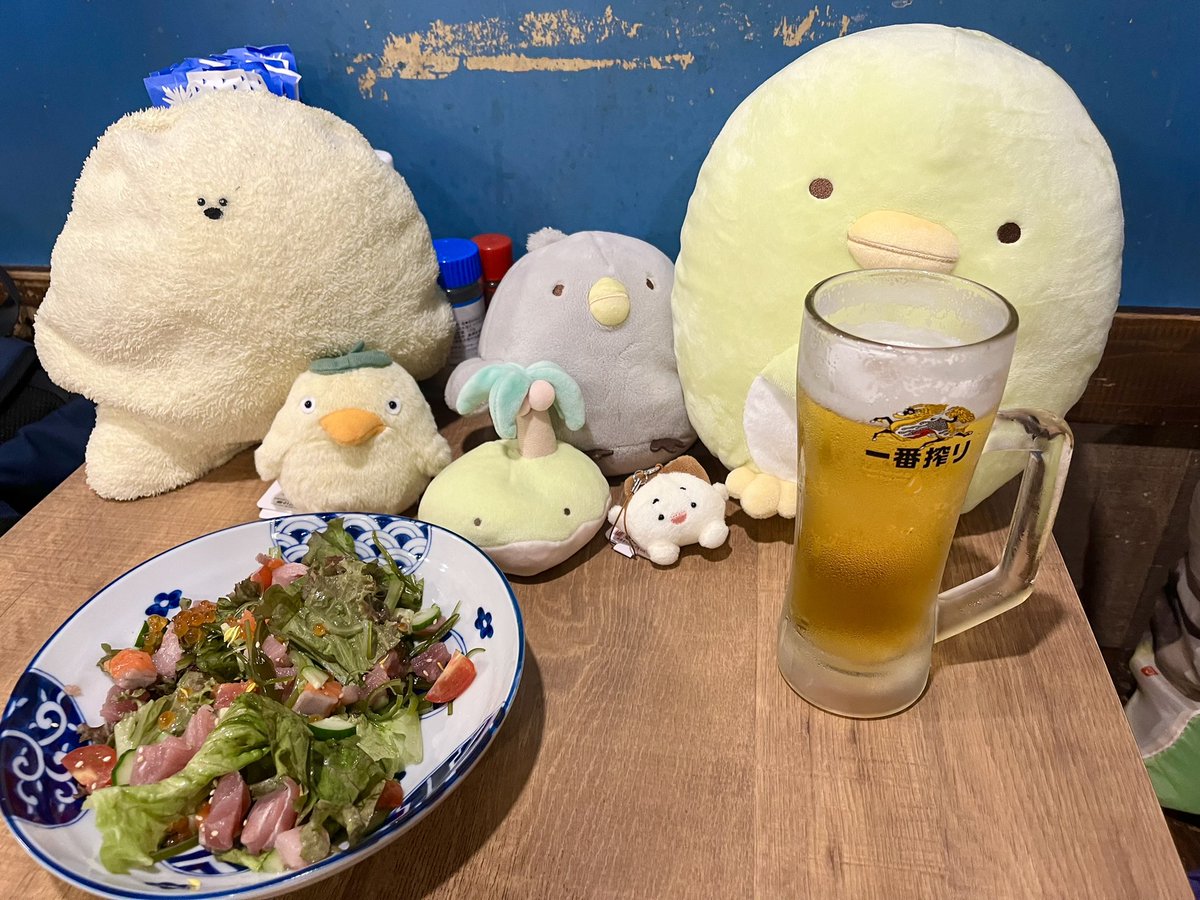 uzura_3's tweet photo. 東京帰ってきたよ〜！
みんなと打ち上げ中🍺 https://t.co/pEzqQKI2zP