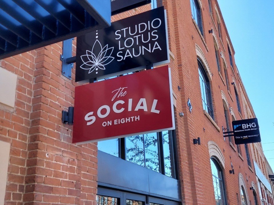 Signs2U's tweet image. Recently installed new blade sign is officially up in Bodo! 💥 Eye-catching blade signs are a sleek addition to the historic Mercantile Building. #studiolotussauna #NewSigns #Bodo #ModernDesign #Business #boisesigns #boiseidaho