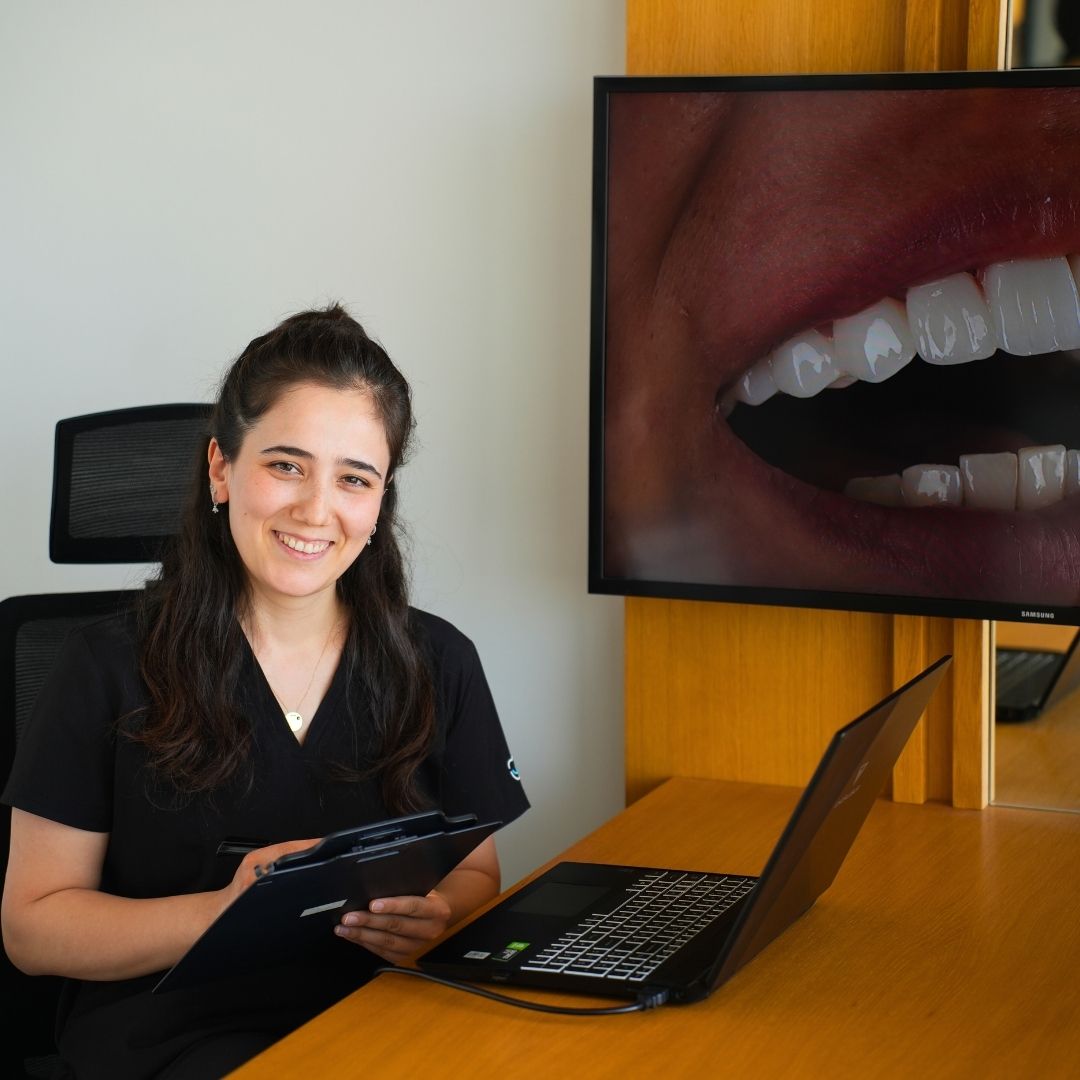 dentadavista's tweet image. Smiles are contagious, especially when you’re as dedicated as she is! 😁🌟 #SmileMaker #WorkWithJoy