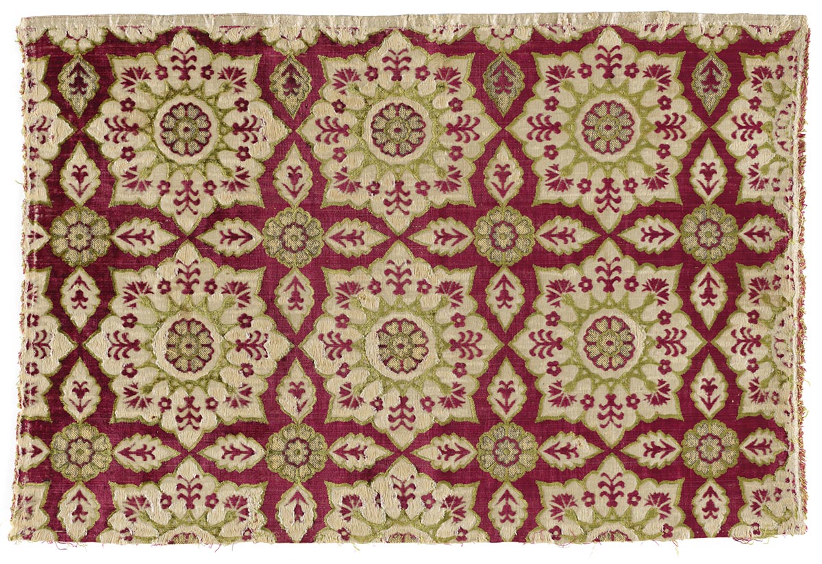 For today’s #MondayMotivation, check out this stunning design from Türkiye! The pattern, featuring rows of star-shaped octagons alternating with pointed crosses, is arranged in a timeless Islamic style