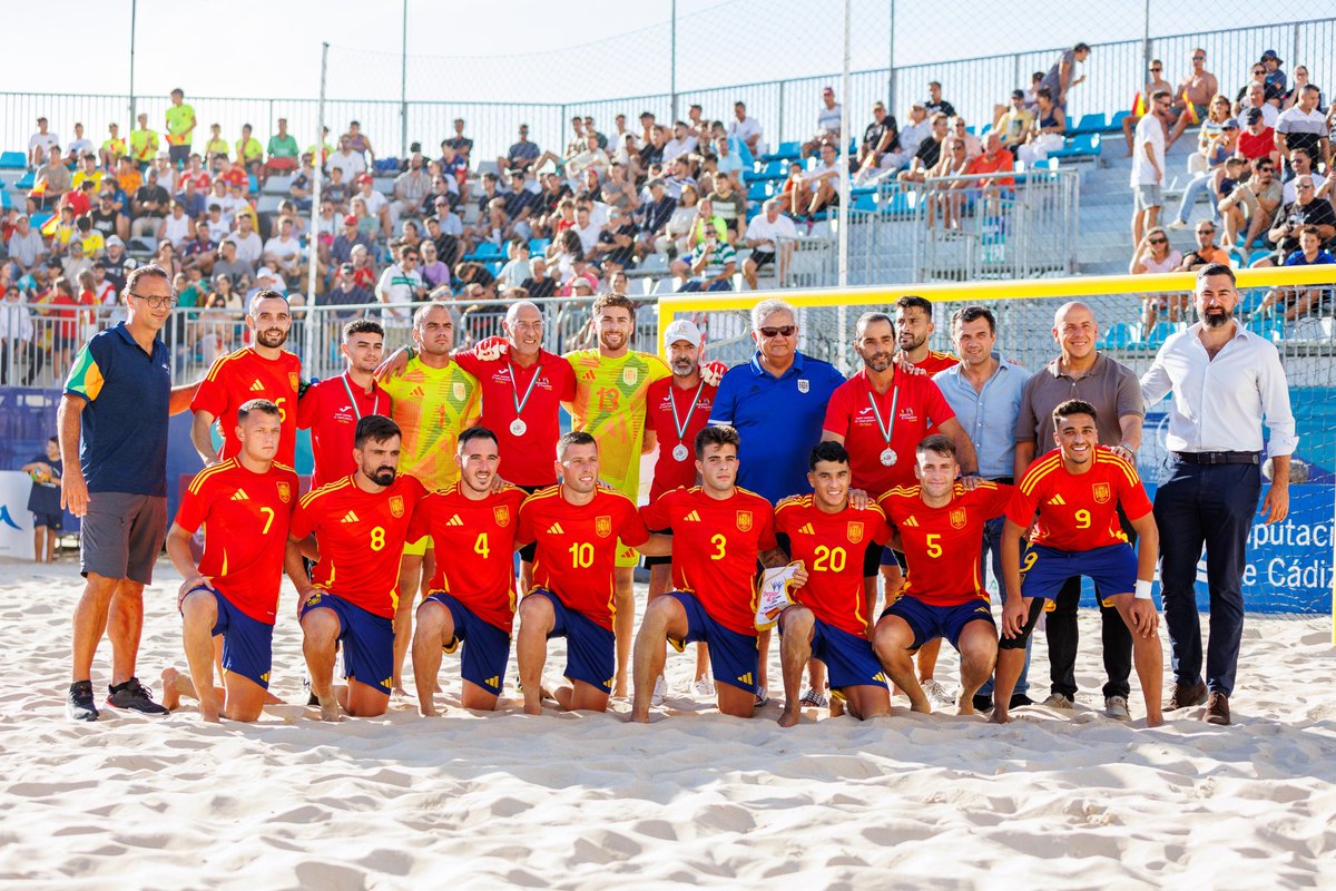 DyTEspana's tweet photo. Fútbol playa, Cádiz.
Homenaje a la Selección Española de trasplantados de Fútbol 7, que ha logrado la plata en el Primer Mundial de la categoría disputado en Cervia (Italia)
https://t.co/HdhyVRerUO
#transplantfootballworldcup #tfwc2024 #ONT_esp #trasplante #DonaÓrganos
@rfef https://t.co/mZpe7fbHAj