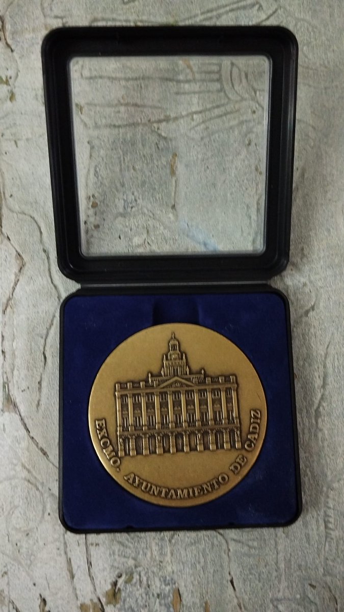 Fútbol playa, Cádiz.
Homenaje a la Selección Española de trasplantados de Fútbol 7, que ha logrado la plata en el Primer Mundial de la categoría disputado en Cervia (Italia)

deporteytrasplanteespana.com/1a-copa-mundia…

#transplantfootballworldcup #tfwc2024 #ONT_esp #trasplante #DonaÓrganos
<a href="/rfef/">RFEF</a>