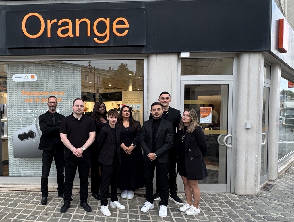 OrangeStoreOff's tweet photo. 📍Nous sommes heureux de vous annoncer la réouverture de votre boutique d’Épernay, située au 3 rue Saint-Martin à Epernay. Meggie et son équipe sont impatients de vous accueillir et de vous faire découvrir nos offres du moment ! ☺
👉 https://t.co/PNqfvWikPM https://t.co/bWEbdrYrjw
