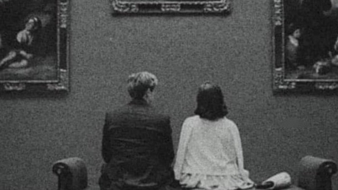 "Yakın olana uzak düşmek, 
hüzün olarak yeter insana."