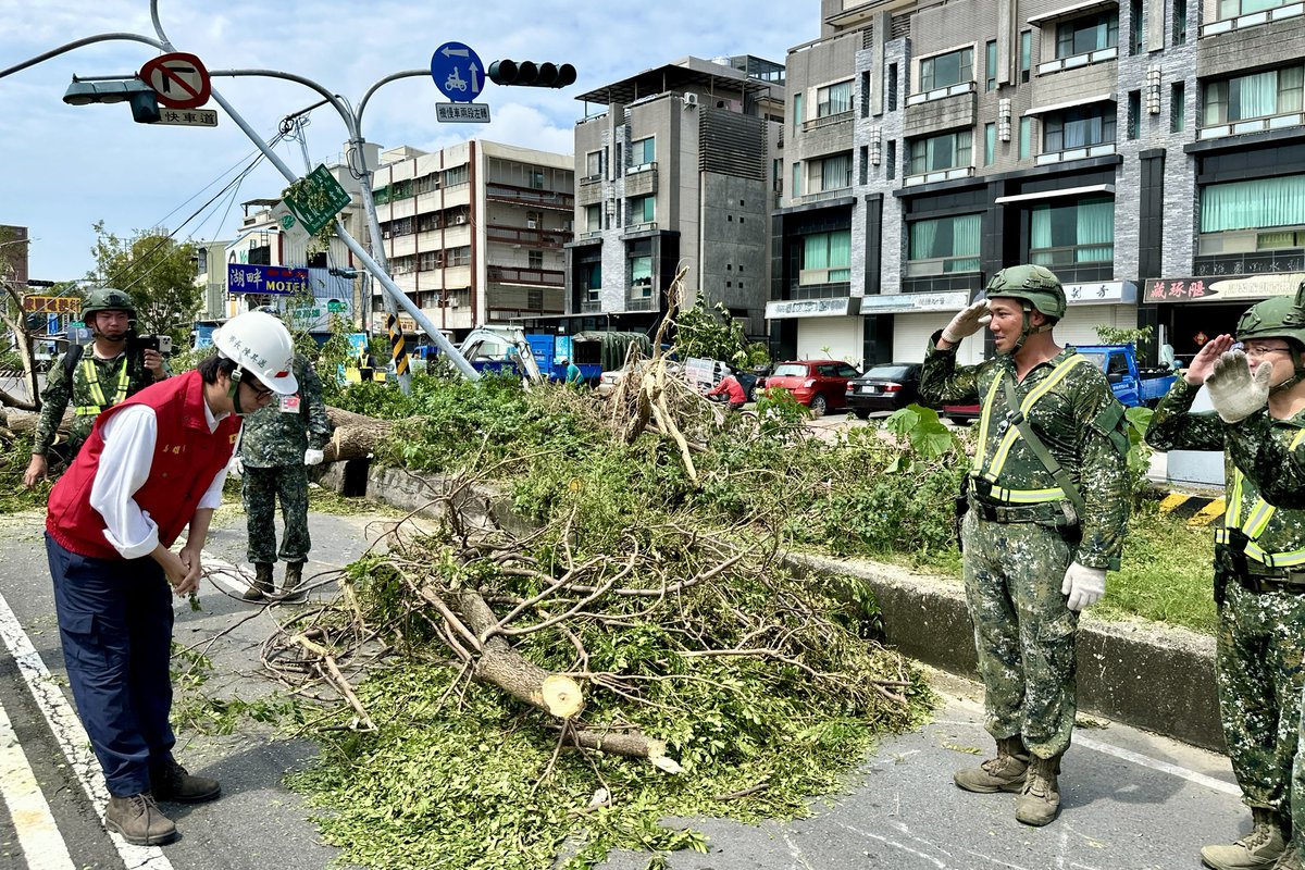 KaohsiungCity's tweet photo. Last week, Kaohsiung faced a formidable challenge as the typhoon brought record-breaking winds and devastating damage. In the aftermath, our community came together, showing remarkable unity and support to help our city recover. https://t.co/pAQLltwUNv