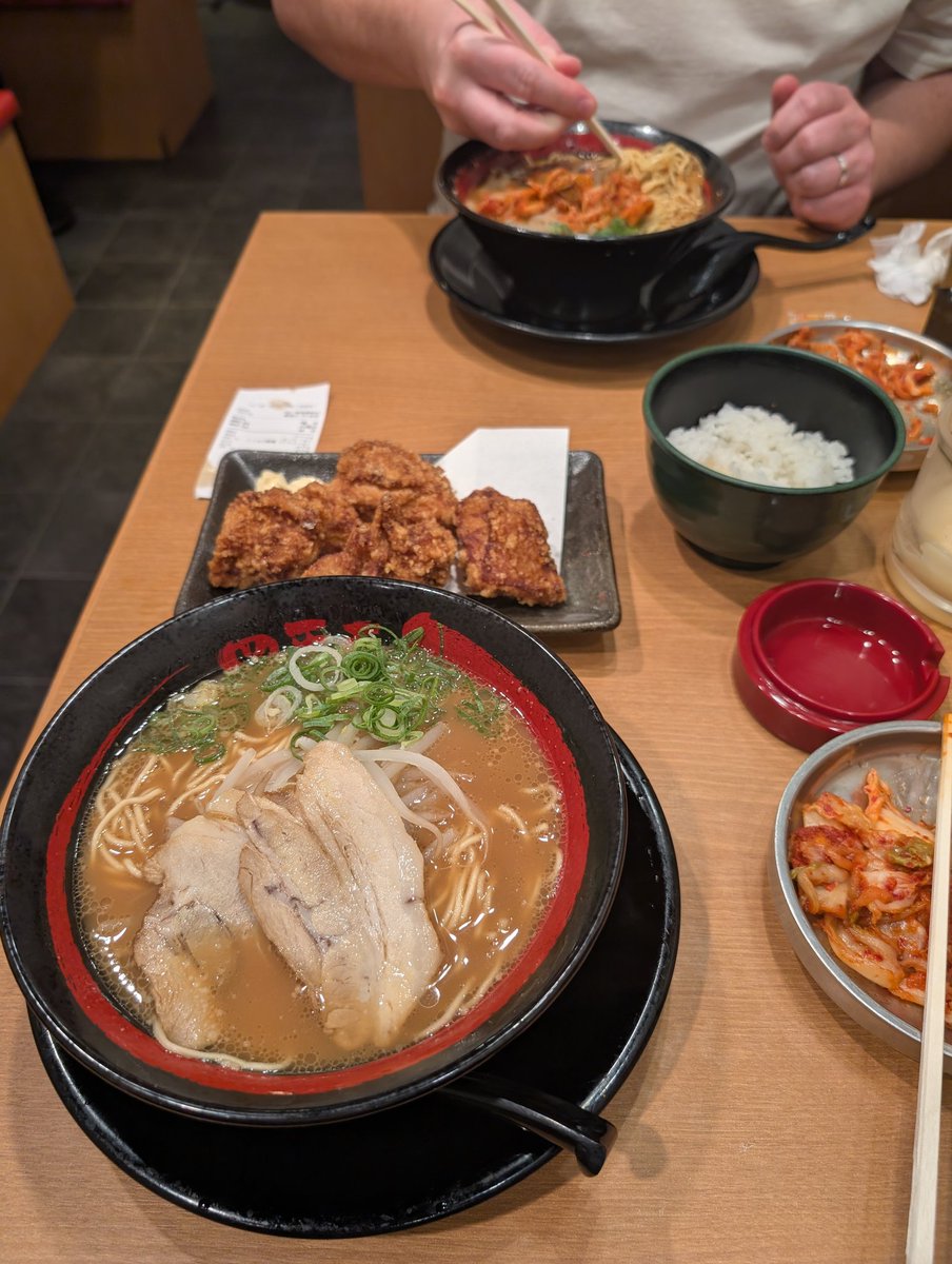 rainbow_geisha's tweet photo. Dotonburi is amazing!! Woah!! It's so cool!! Had some delicious ramen too with karage and kimchi #dotonburi #osaka #japan https://t.co/BOjzHw6QcH