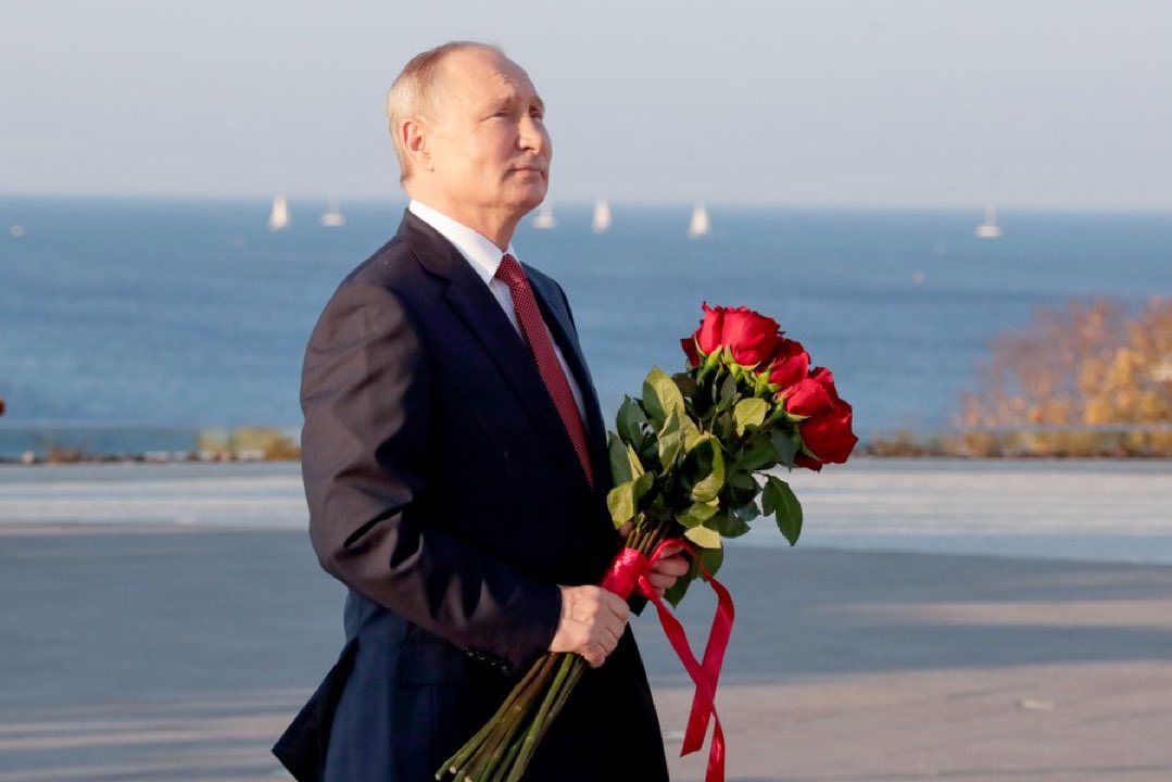 ctahan's tweet photo. "God save the Tsar".
Putin turns 72 today. 🌹🌹 https://t.co/wo2aYGLdYn