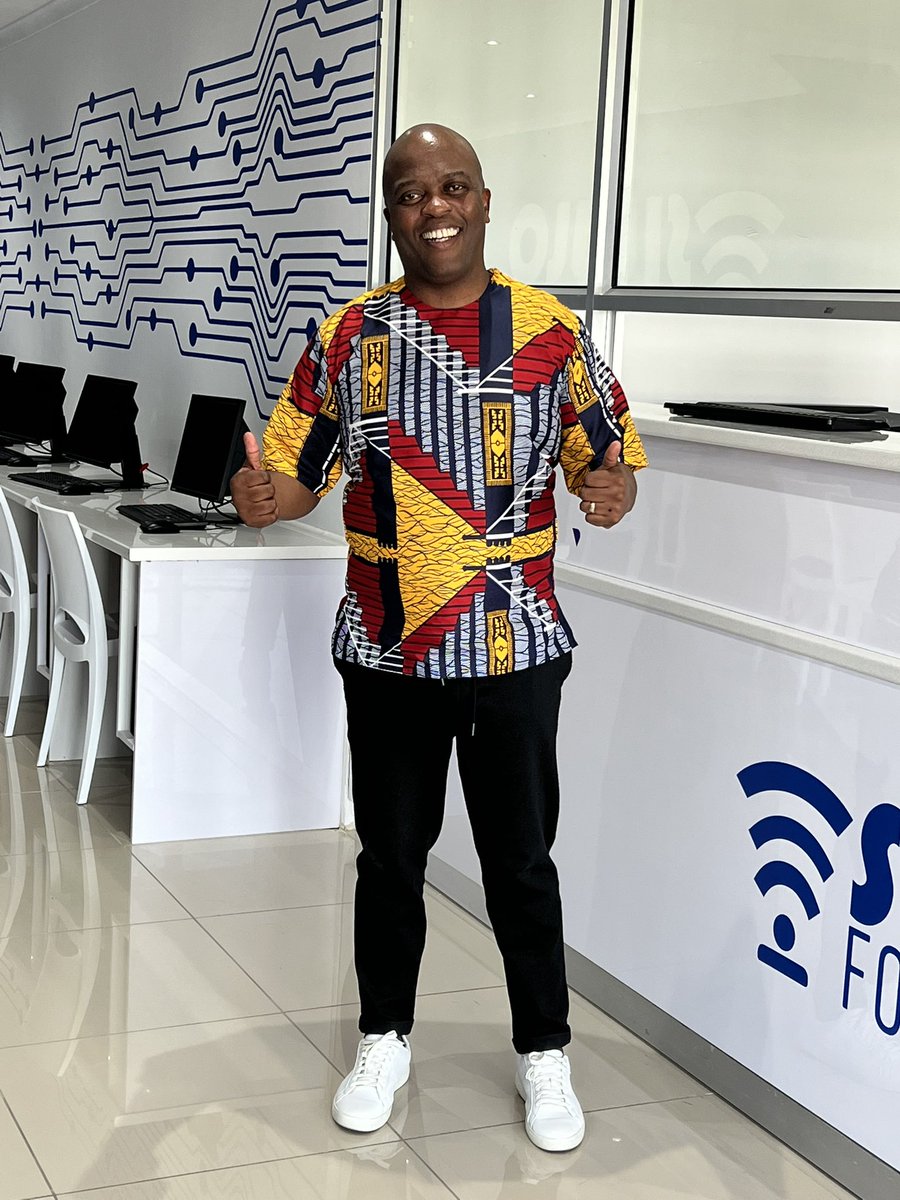 LuvuyoRani's tweet image. I am dress by one of the @SiluloUluthoF entrepreneurs, Nomgcobo Tukulula, she has a factory in Khayelitsha. She manufactures premier custom made garments, embracing the vibrant and diverse spirit of African fashion.
#SiluloFoundation #TownshipEntrepreneurship