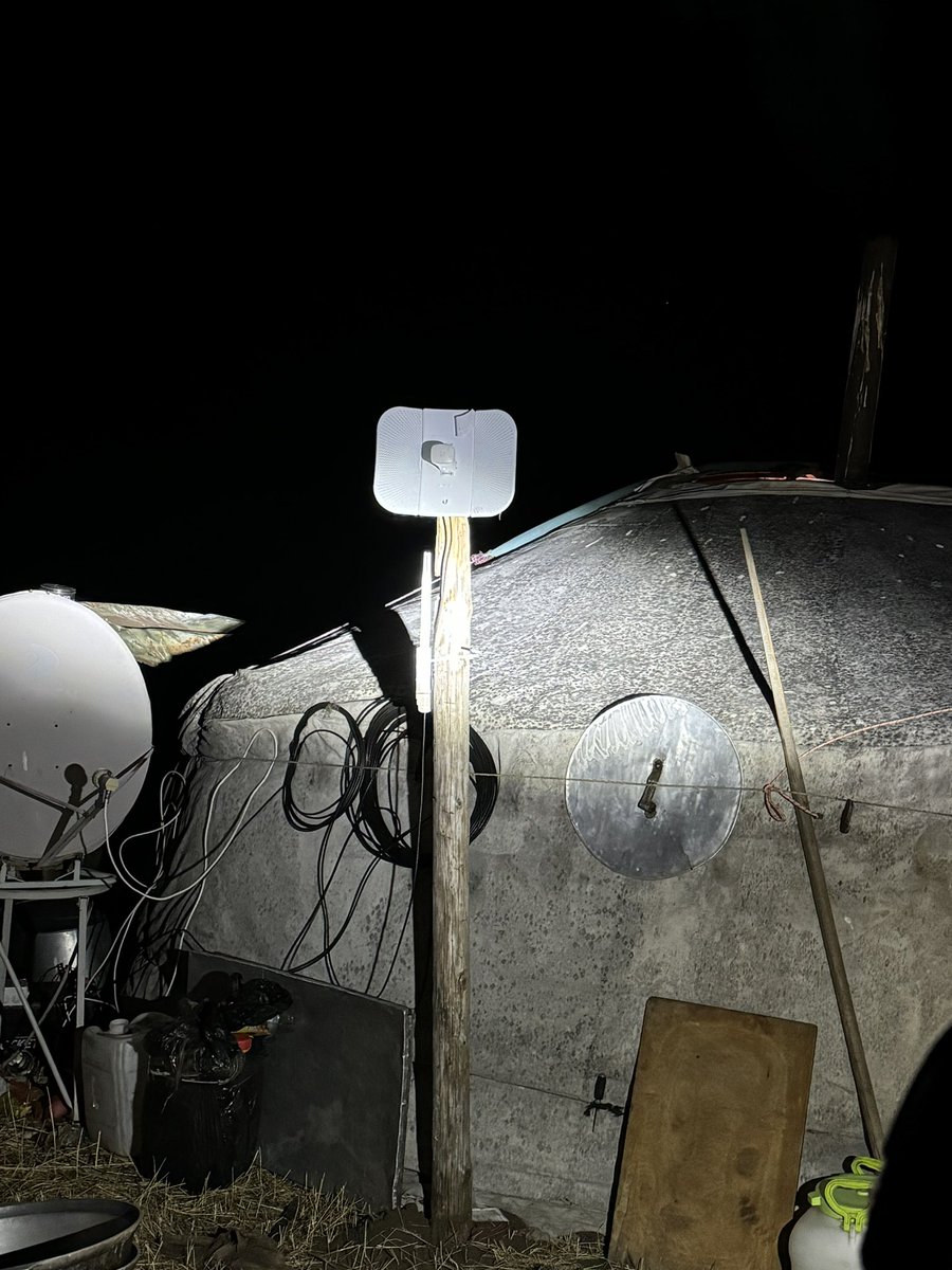 Ганц STARLINK-р 24 айлыг интернэттэй болгож чадлаа. 30км-ын радиуст өвөлжөө, хаваржаа, намаржаа, зусландаа бүх цэгт интернэттэй. Дата хязгааргүй хэрэглээтэй нэг айл 8,750 төгрөг сард төлөхөөр байна.  #starlinknomad #starlinksatellite #хотайл