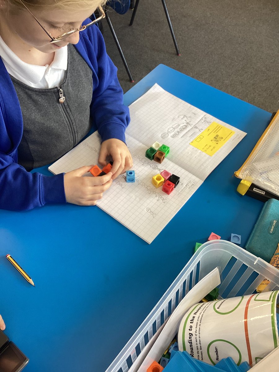 HilderthorpeSch's tweet photo. 5RH are making excellent use of their resources whilst finding factors! #hildyear5 #hildmaths https://t.co/ZUAxAoM2JY