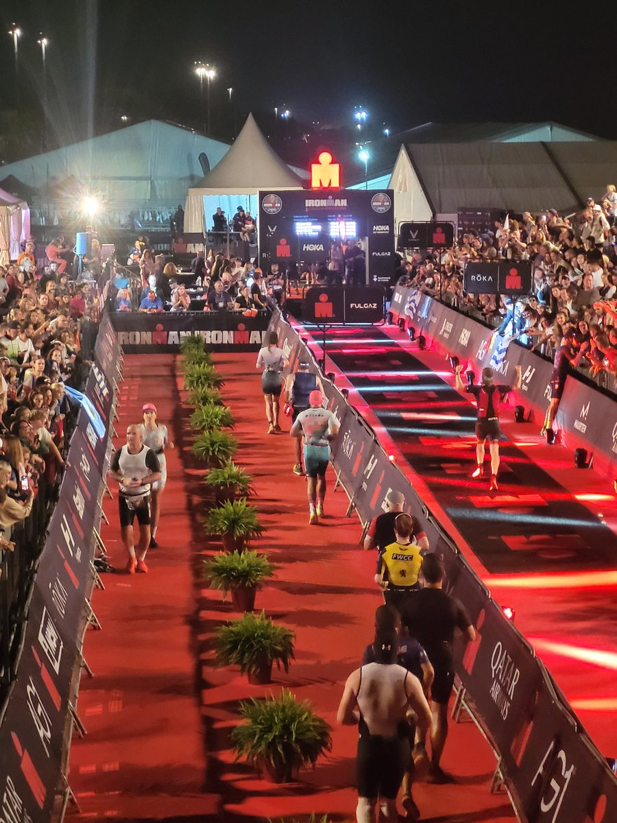 Esli82's tweet photo. Calella España nos dio unos dias muy lindos @IRONMANtri  support crew #ironbar  Barcelona https://t.co/MRgOrktCVg