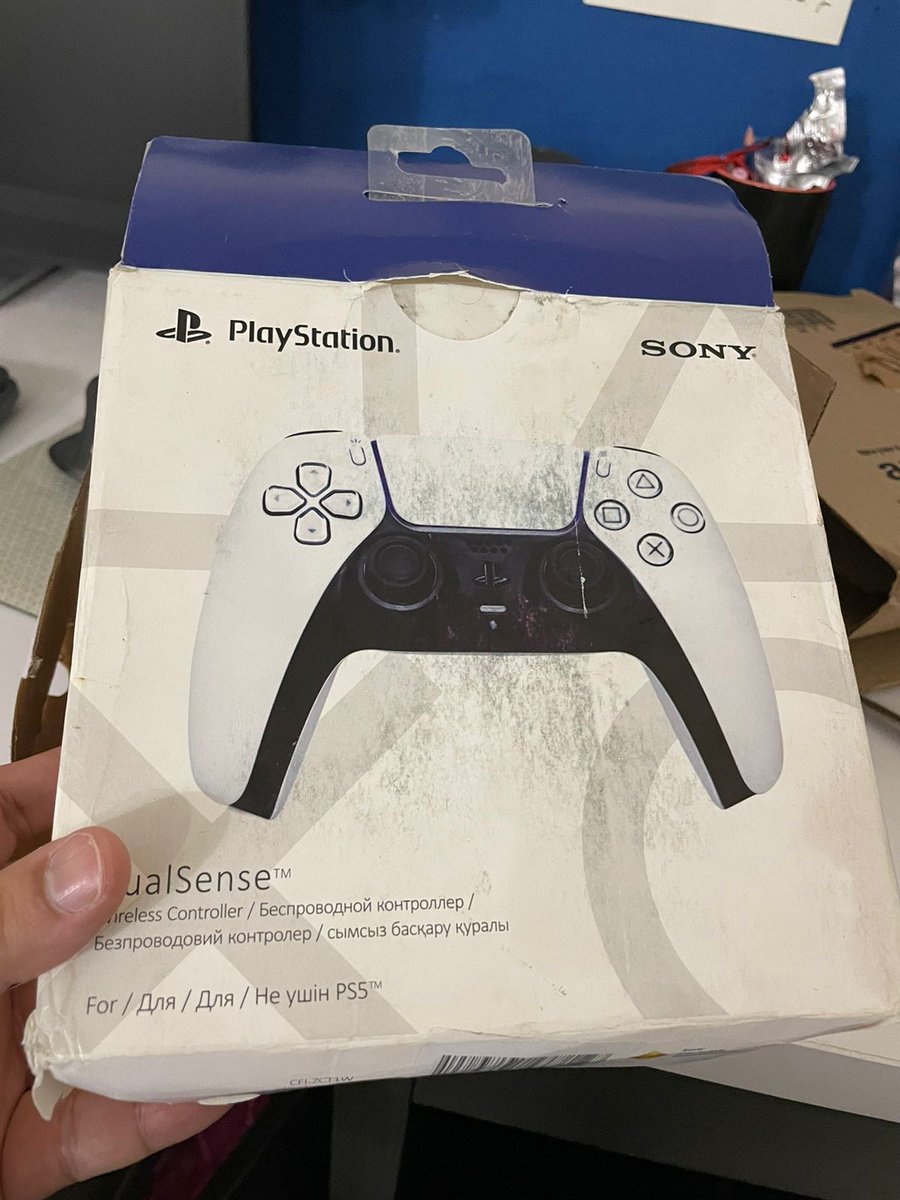 kaulsumit's tweet photo. @amazonIN Horrible experience with Amazon IN, PS5 controller ordered under Order # 404-8560199-4160354. Received an old PS dusty controller, have followed up multiple times with Amazon customer care and they keep on saying we will investigate, more than 7 days passed. https://t.co/46y2rUt8cu
