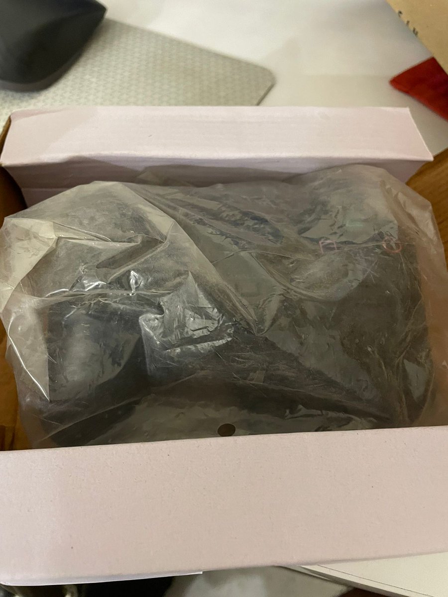 kaulsumit's tweet photo. @amazonIN @amazon Horrible experience with Amazon IN, PS5 controller Order # 404-8560199-4160354. Received an old PS dusty controller, followed up multiple times with Amazon customer care and they keep on saying we will investigate, more than 7 days passed. Can someone help? https://t.co/eiWDiaCsiQ