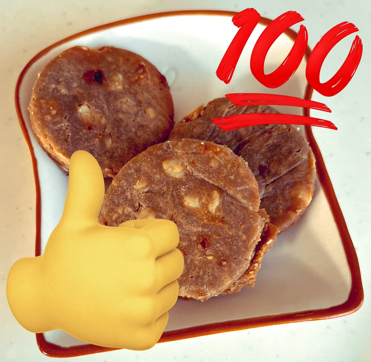 うちの次男すごいエネルギー強タイプ。ぎゃあぎゃあ癇癪、お兄ちゃん叩くとかいわゆる悪ガキ😇来春から幼稚園。このままでは心配なのでもう少し穏やかになるように、漢方おやつはじめたよ。最初は「？」て感じで残したけど、時間たったらアレちょうだいって全部食べてた！やったー！