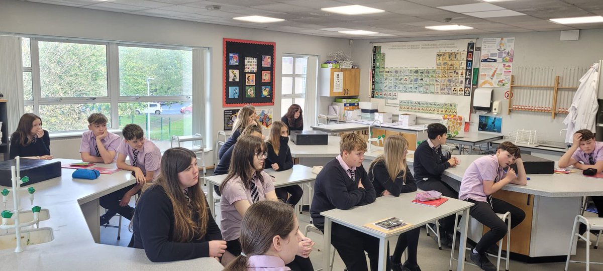 Diolch <a href="/BolamEmma/">Emma Bolam</a> <a href="/JennerInstitute/">Jenner Institute</a> am y sgwrs gyda Biolegwyr Bl9 <a href="/YGGBM/">YSGOL BRO MYRDDIN 🏴󠁧󠁢󠁷󠁬󠁳󠁿</a>  bore ‘ma! Thanks to former pupil Emma for inspiring our Year 9 students this morning. Great start to #BiologyWeek2024