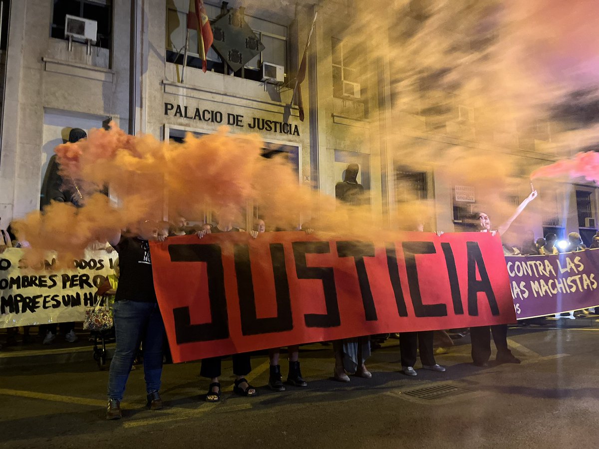 En Murcia los jueces dejan en libertad a un violador de menores: Juan Castejón Ardid.
Sientan el precedente terrorífico de que violar niñas, sale gratis.
Murcia ha dejado de ser un lugar seguro para nuestras hijas.
#Vergüenza
#SiNoHayJusticiaHabraRebelión  #EnMurciaNoHayJusticia