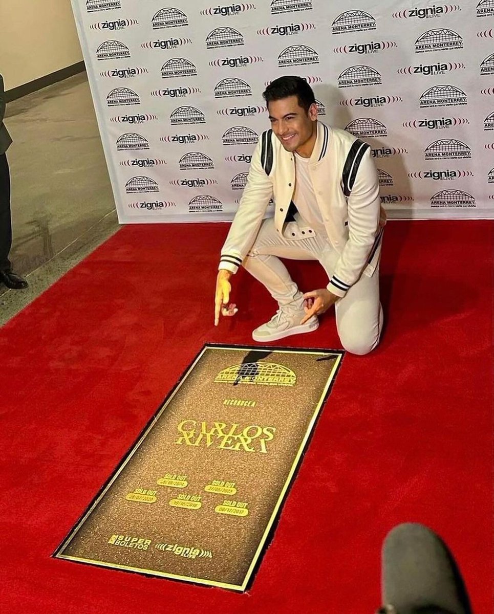 SoloTuSedeChih's tweet photo. ¡Nombre de @_CarlosRivera queda inmortalizado en la @ArenaMtyOficial! 🤩
#CarlosRivera develó una placa por los cinco #SoldOuts que ha logrado en el centro de espectáculos 🎤🎶✨.
@postamx @mikenoriega @WestWoodEntt @sonymusicmexico
@ClubSoloTu 💙💙 https://t.co/qEuLamBqjL