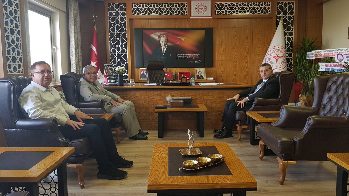 Belediye Başkanımız Ahmet Bahadır ÜNLÜ, Çorum İl Sağlık Müdürü olarak göreve başlayan Prof. Dr. Sinan ZEHİR'e hayırlı olsun ziyaretinde bulundu.

Misafirperverliğinden dolayı teşekkür ederiz.