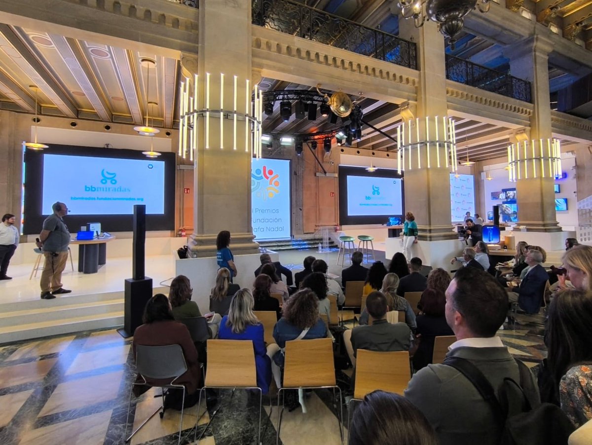 🔵Esta mañana hemos tenido el honor de asistir a la presentación de los III Premios <a href="/frnadal/">Fundación Rafa Nadal</a> , como ganadores de la II edición

👉🏼Nuestra presidenta, Simona Palacios, en representación de #FundacionMiradas, ha compartido algunos de los logros alcanzados con el programa #bbMiradas