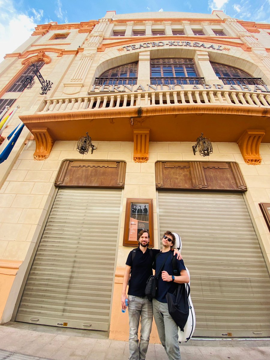 El #TríoFortuny puso en pie el Teatro Kursaal de Melilla ayer, con obras de Beethoven, Tchaikovsky y Amy Beach 🎶📸🫶🏾 Muchas gracias a Amigos de la Música de #Melilla por invitarlos en el 75° aniversario de la entidad.

🛫 Próximo concierto, lunes 14 de octubre ¡en Pontevedra!