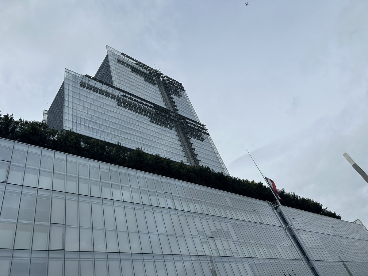 #RN : Bonjour à tous ! C’est lundi : on est donc de retour au procès de Marine #LePen et des ex-cadres du Front National pour « détournement de fonds publics » au préjudice du Parlement européen. Et il fait gris !
Reprise à 13h30
cc <a href="/BFMTV/">BFMTV</a>