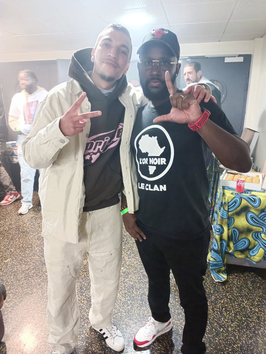 On vous attend le 25 Octobre à la ligne 13 pour la sortie de notre album.
#nouvellecole 
#releasepartylornoirleclan 
#ligne13 
#concert 
#bigfamily