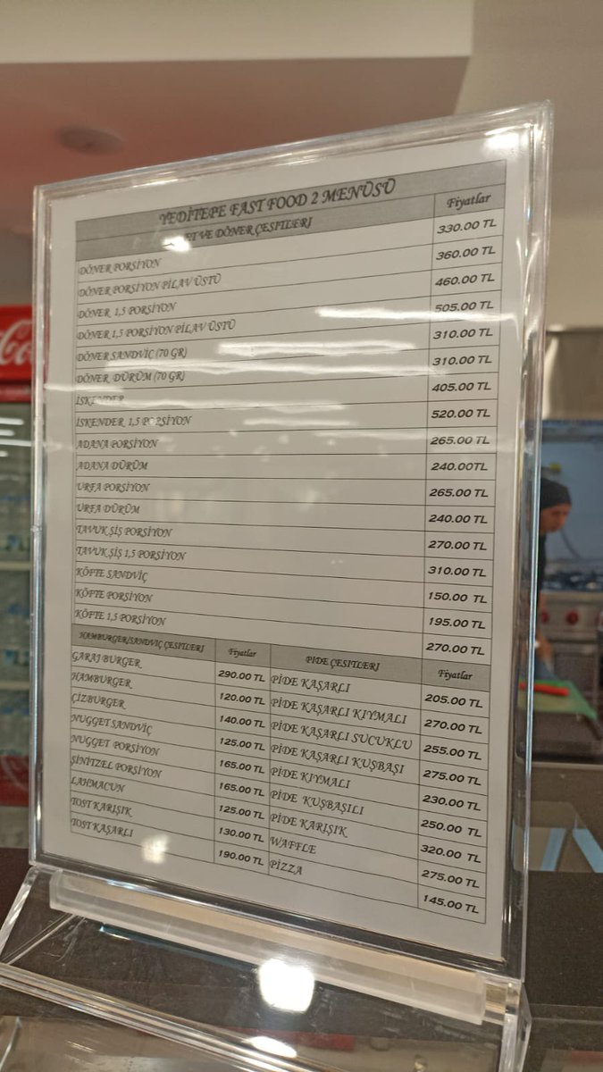 kickdestroyer_'s tweet photo. Bir tarafta yeditepedeki yemek fiyatları

Diğer tarafta baydöner 1.5 iskender fiyatı
 
Okuldakinin fiyatıysa 520 tl :D

Her şeyin bu zamanda pahalı olmasını anlıyorum fakat dışarıda yediğimiz yerlerden daha pahalı, tatsız ve az porsiyonlar vermenizi anlamıyorum. 
@YeditepeUni https://t.co/se5eJTdQfC
