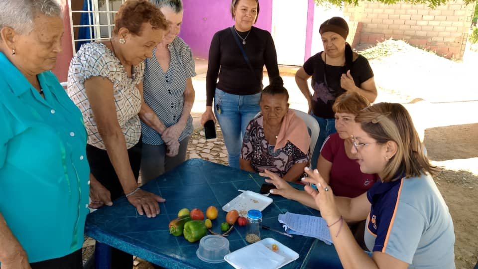 En el fortalecimiento de redes productivas, el edo Falcón impartió Taller de Selección de Semillas a Club de adultos mayores👴👵

Los referidos talleres brindan apoyo a las comunidades
 Así la Mtra <a href="/Gabrielasjr/">Gabriela Jiménez</a> b@Mincyt_VE da respuestas al sector agrícola.

#CienciaParaLaVida