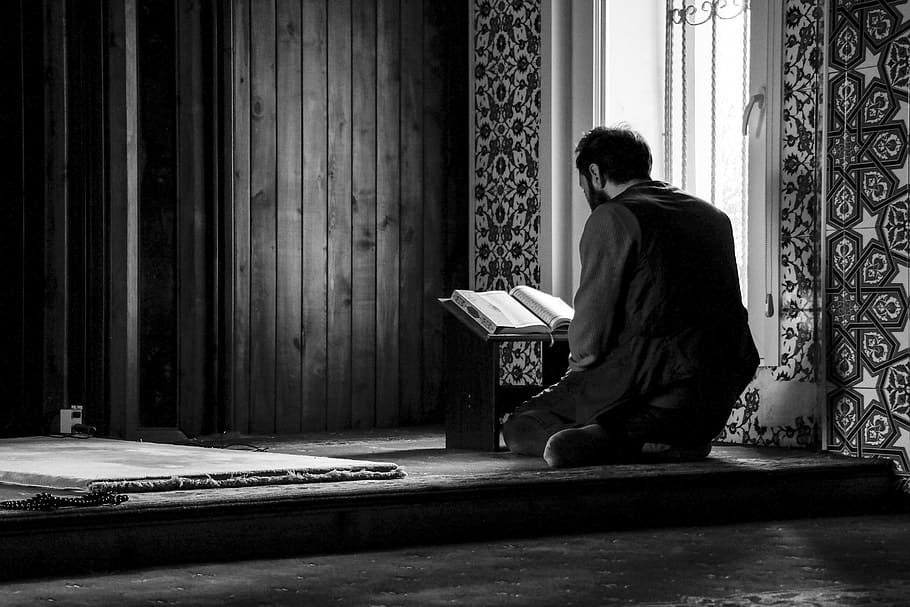 Balaghl's tweet photo. "وفتحت قرآني لأرضيَ خالقي،
فشعرتُ أنّ الله قد أرضاني♥️" https://t.co/V2bO9gZbmU
