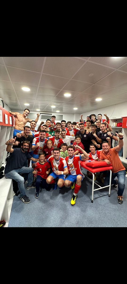 Esto es trabajo de todos, del primero al último. Os aseguro que nos quedan muchas más tardes disfrutando en casa. Como siempre , gracias a todos 🍍🔴⚪ <a href="/UDCTOFICIAL/">UDC Torredonjimeno</a> @udct_aficion