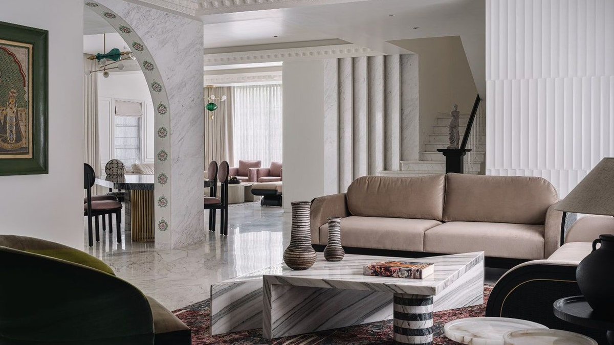 ongriddesign's tweet image. Discover the art of fusion in this 6,200 sq ft Hyderabad home. Neo-classical elegance meets contemporary flair, creating a space that&apos;s both luxurious and livable. A masterclass in blending styles! #InteriorInspo #HyderabadHomes #DesignFusion