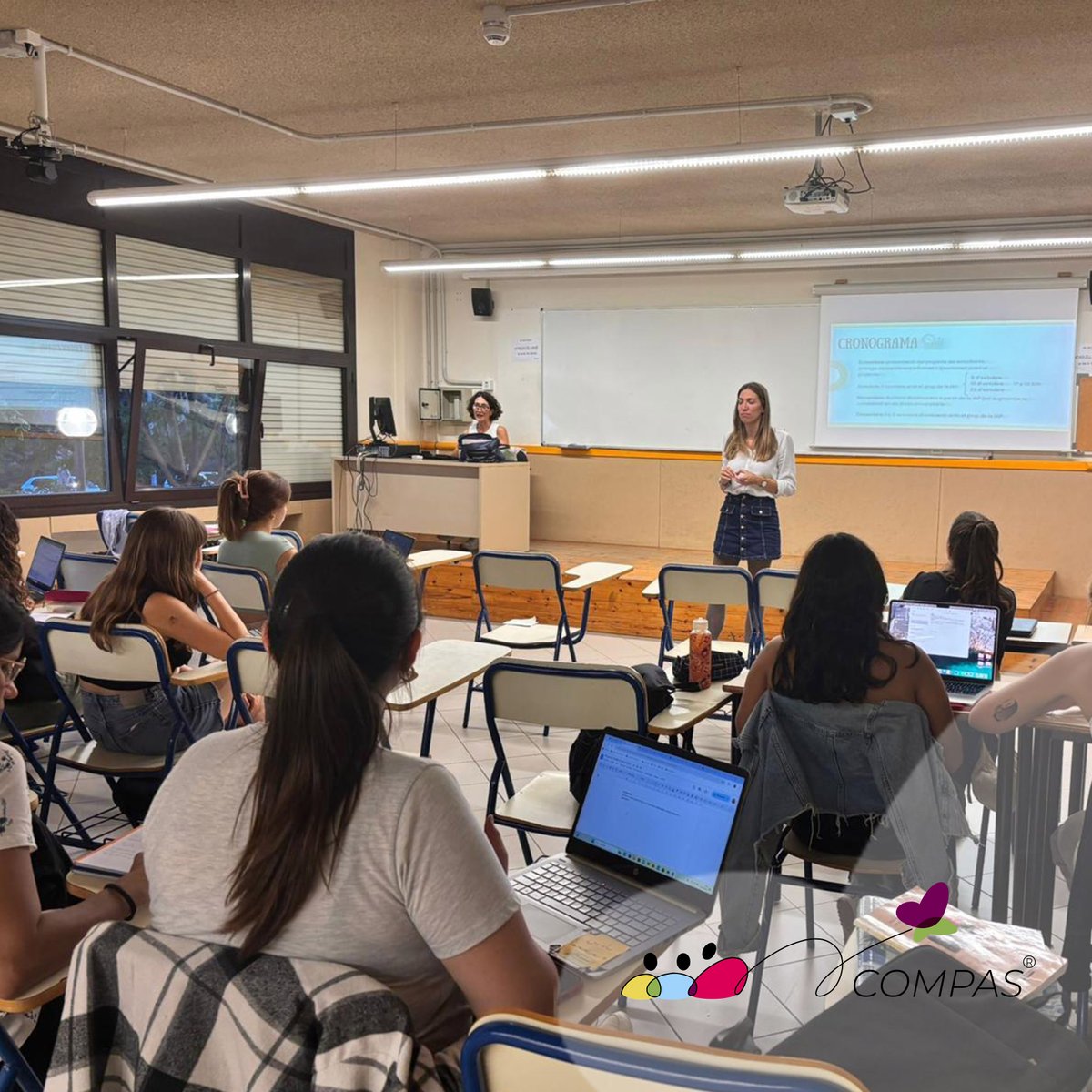 compasproyecto's tweet photo. 📸 ¡Continuamos captando participante al #ProyectoCOMPAS en #Barcelona! 🤩 Esta vez en la asignatura és “Ética, Valores y Educación Social" de la @EducacioUB en la @UniBarcelona 🙌🏻💚
ℹ️ Conoce más sobre nuestro proyecto ➡️ https://t.co/HIyKTW5W0r
#yosoycompas #somoscompas #UB https://t.co/iRDeFEwjte