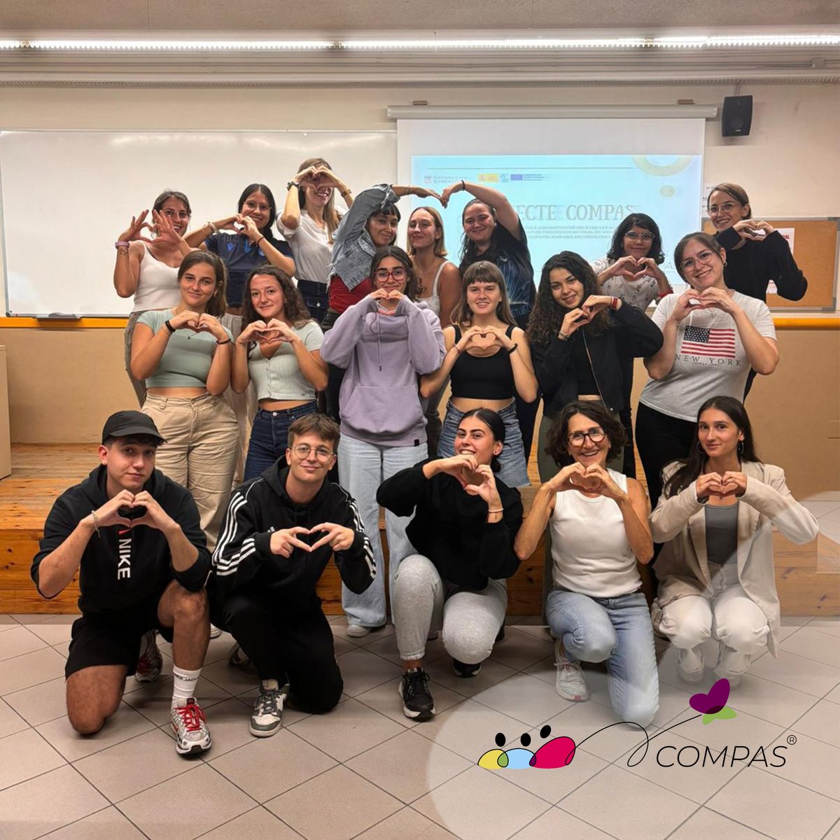 compasproyecto's tweet photo. 📸 ¡Continuamos captando participante al #ProyectoCOMPAS en #Barcelona! 🤩 Esta vez en la asignatura és “Ética, Valores y Educación Social" de la @EducacioUB en la @UniBarcelona 🙌🏻💚
ℹ️ Conoce más sobre nuestro proyecto ➡️ https://t.co/HIyKTW5W0r
#yosoycompas #somoscompas #UB https://t.co/iRDeFEwjte