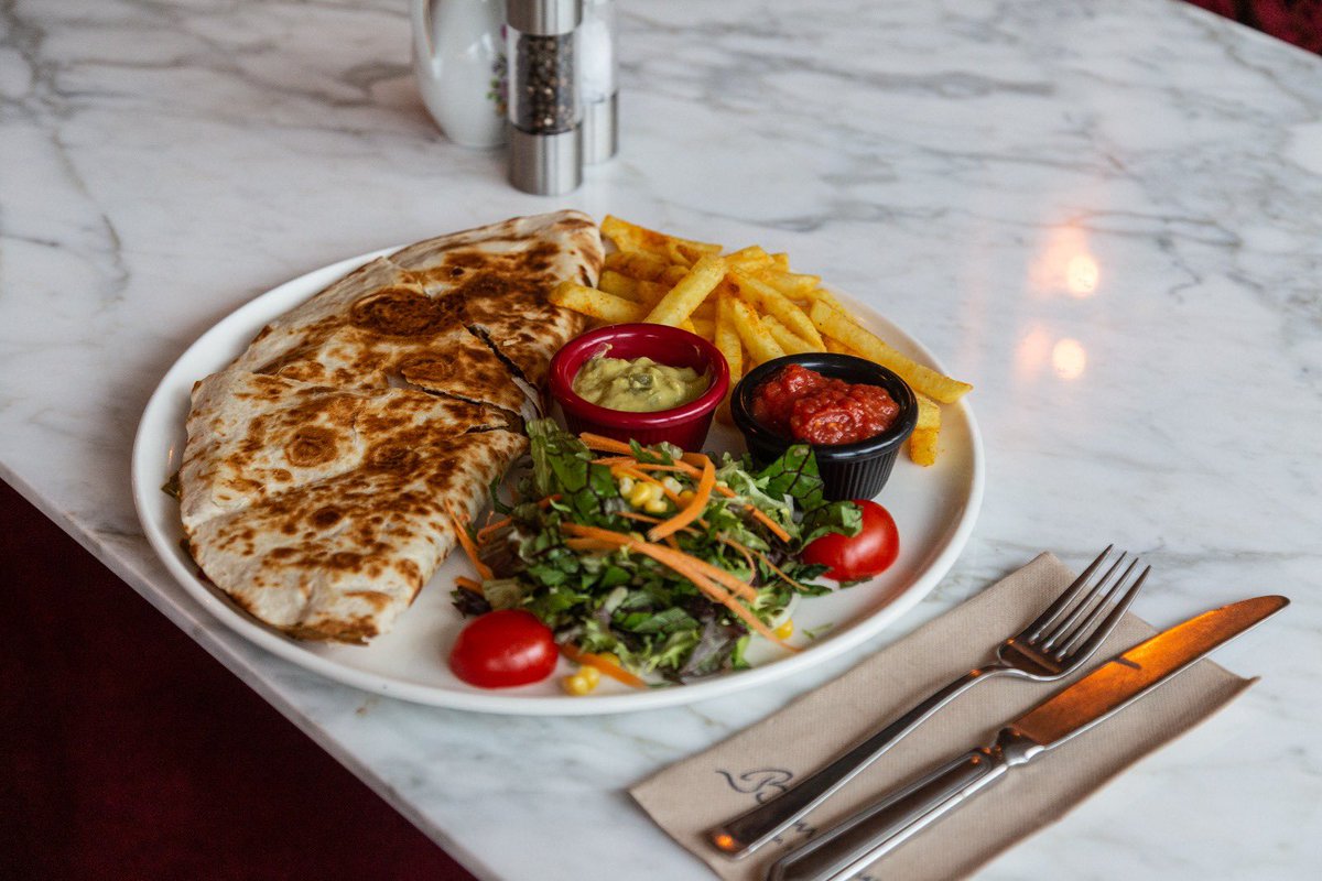 Have you discovered our vegan menus? Here are some wonderful flavors you can enjoy in our garden.

📍Meroddi Barnathan Hotel
 ✨Garden

#meroddihotels #meroddibarnathan #galata #beyoglu #hotel #boutique #boutiquehotel #history #hospitality