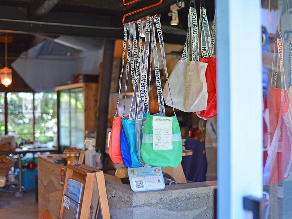 lothical_jp's tweet image. エコ×アート！#パラグライダー　生地を再利用してオシャレなバッグをつくる、京都・亀岡発のブランド #HOZUBAG （ホズバッグ）のご紹介です（2/2）。今回は工場見学の様子です。詳しくは公式サイトにて。