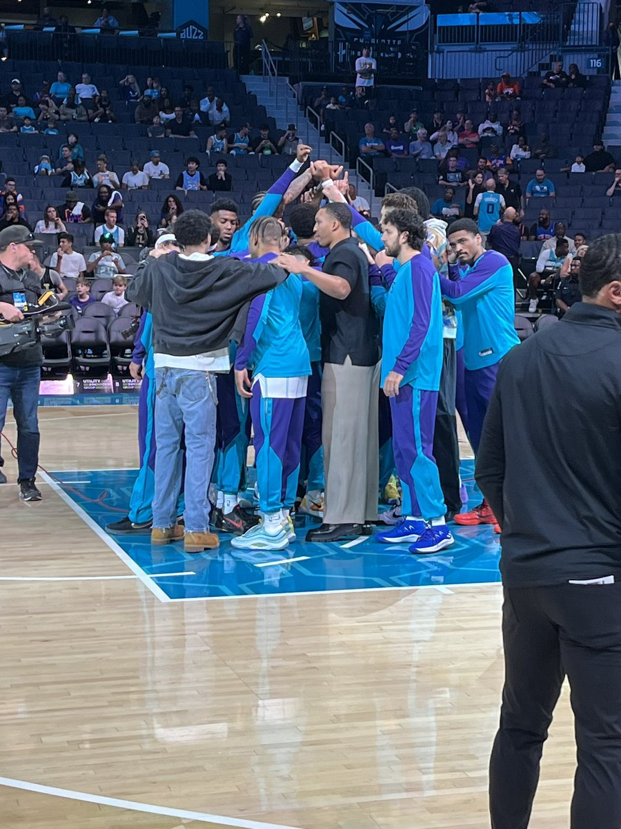 Main takeaway from being at the Hornets preseason game last night:

This team has chemistry!

From the pregame high fives to the starters standing up and cheering for the deep reserves near the end, there is a level of energy that I haven’t seen in years. 

Let’s get after it!