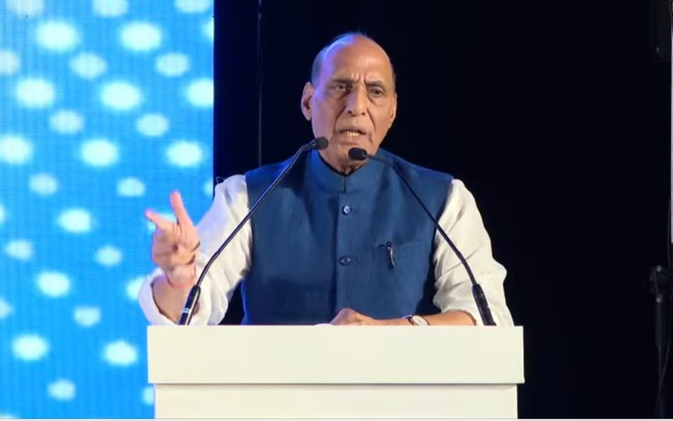 DefProdnIndia's tweet image. मुझे यह बताया गया है कि iDEX ने अब तक 9000 से भी अधिक आवेदन प्राप्त किए हैं, और वर्तमान में DISC और open challenge के माध्यम से iDEX 450 से भी अधिक start-ups और MSMEs के साथ सहयोग कर रहा है।इसके अतिरिक्त iDEX के तहत अब तक 26 products को विकसित किया है। रक्षा मंत्री #DefConnect4.0