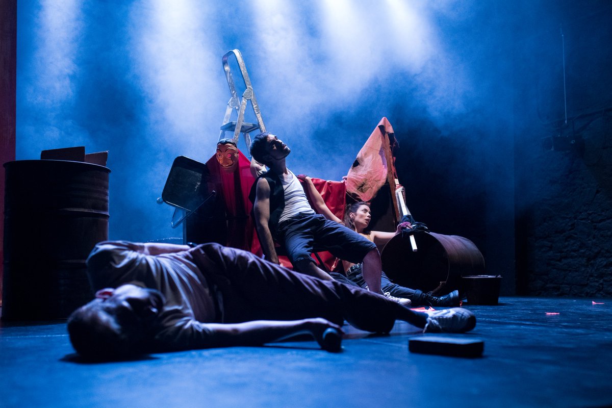 elTantarantana's tweet photo. Farem la revolució, tirarem LLOMBARDES! 🥬 Sabran rebentar el sistema aquest grup d'actors precaritzats? #ElsMiserables 

ELS MISERABLES, vine i uneix-te a la revolta✊
  
📆 FINS AL 27 D’OCTUBRE! 

https://t.co/BU15WQ3hYz 

#ResidènciadeDirecció https://t.co/mPxnzFq5Hq