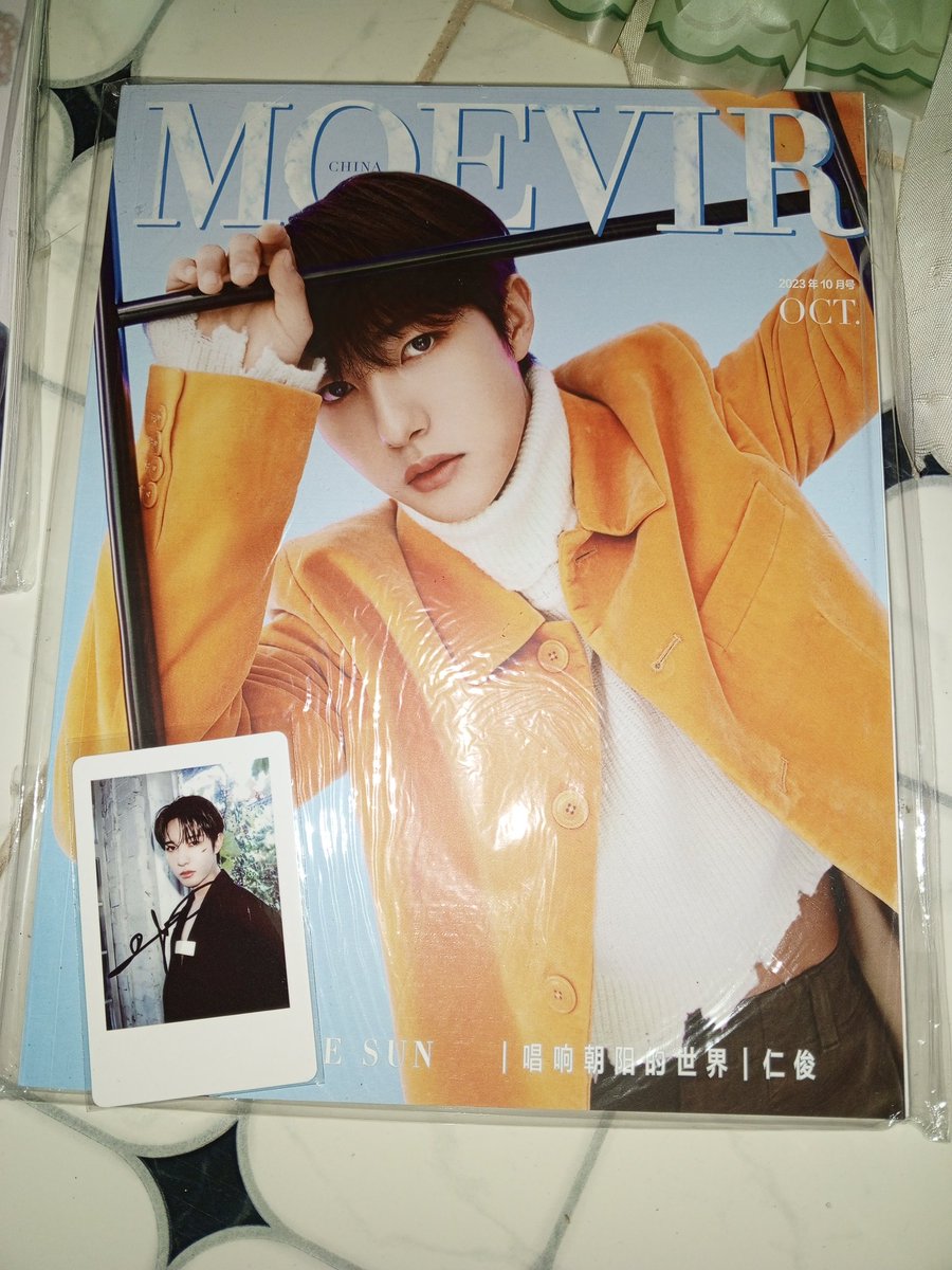 GIVEAWAY BUAT YANG SAYANG RENJUN 🦊💛

Moevir Magazine + polaroid untuk satu orang saja ya 🫶

-RT &amp; Like 
-Rep with " WELCOME BACK RENJUN 💛
#RENJUN #런쥔 
<a href="/NCTsmtown_DREAM/">NCT DREAM</a> " + Foto Renjun yang kece/lucu itu 😍

~end tba ya 🙏