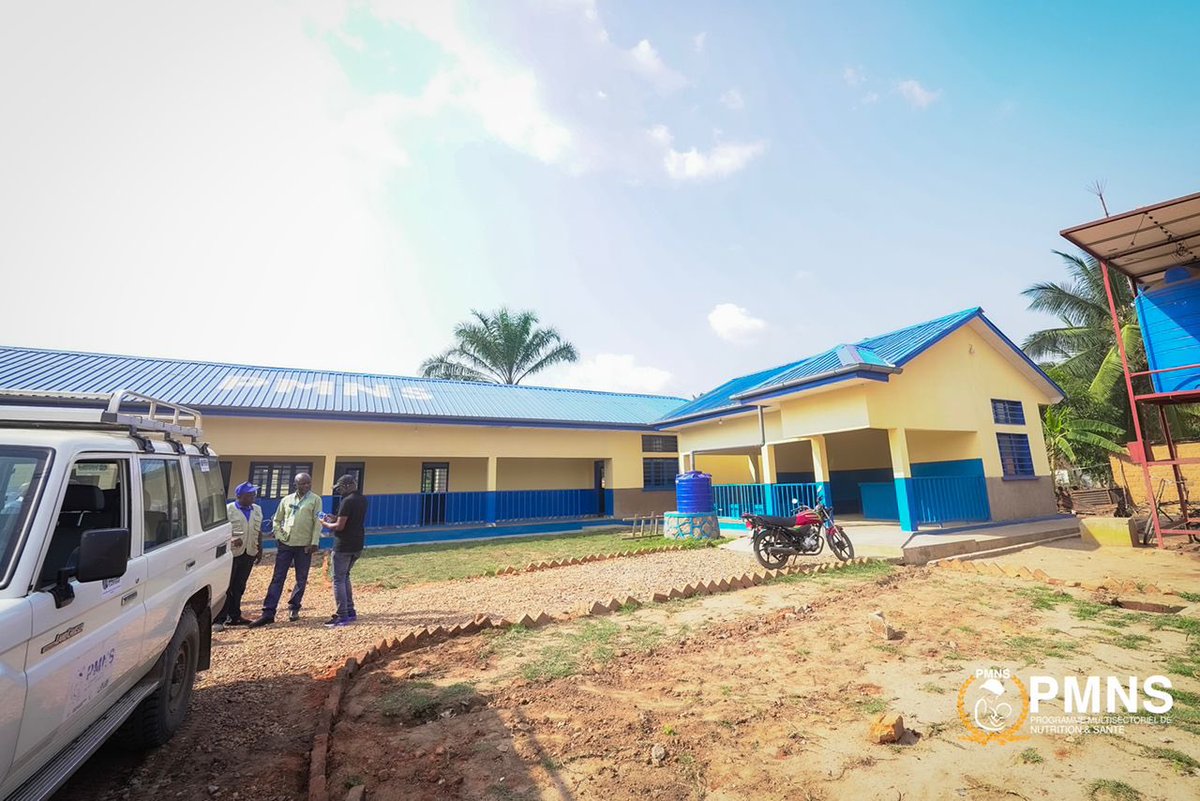 rkitsita's tweet image. #RDC: ça bouge du côté du grand #Kasï 
 PMNS : Remise officielle de 4 Établissements de Soins de Santé au Gouverneur du Kasaï Central

Le 28 septembre 2024, Dr Dominique Baabo, Coordonnateur de l’UG-PDSS, a remis quatre nouvelles infrastructures de santé au gouverneur de la