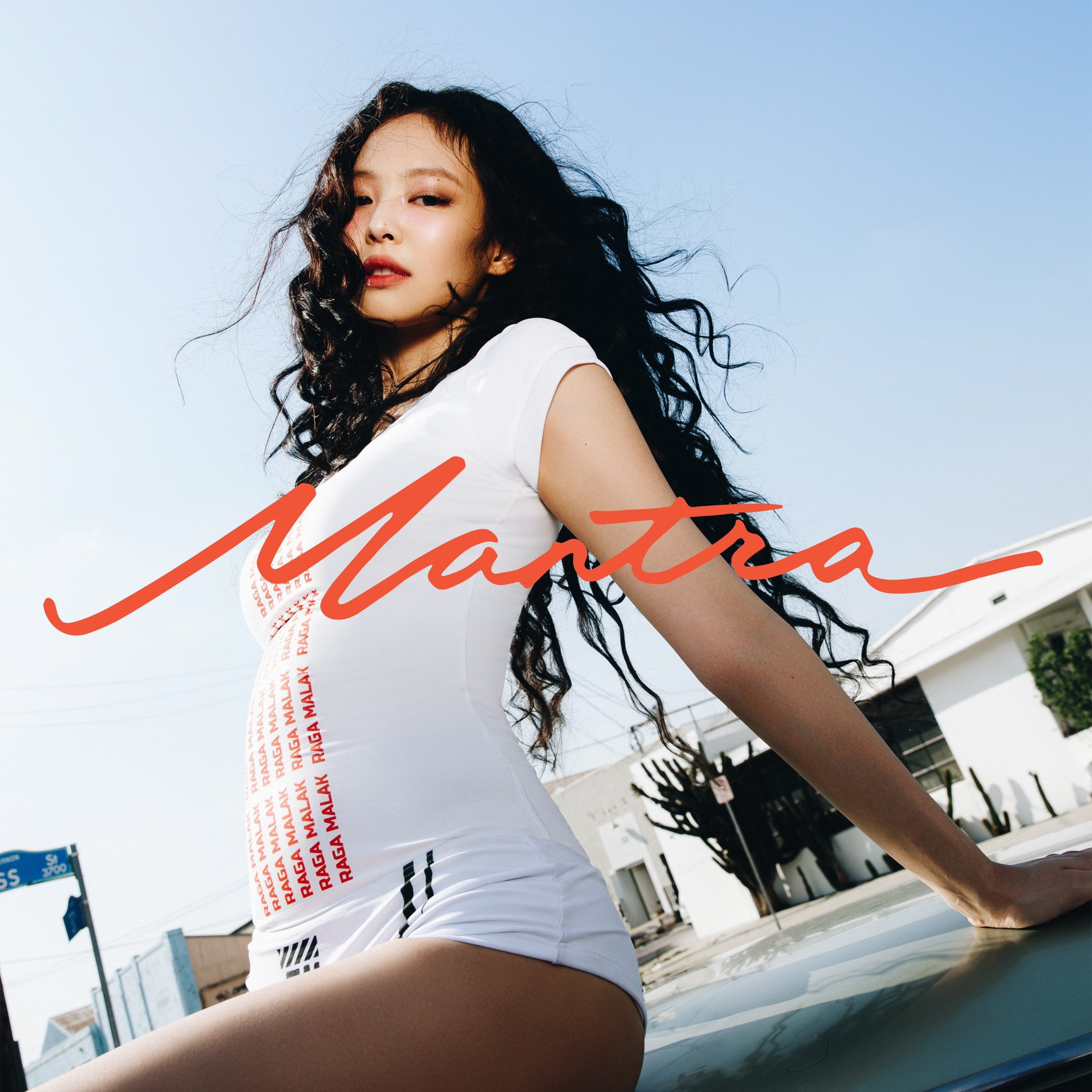 Jennie着用　RAGA MALAK V neck top JENNIE STYLE on X: 