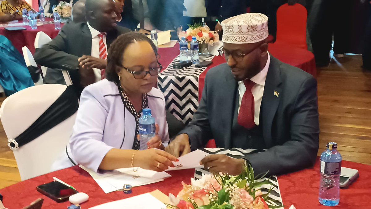 MjengoKE's tweet photo. Congratulations to Wajir Governor Ahmed Abdullahi on his election as the new Chairperson of the Council of Governors.
We look forward to his leadership in enhancing governance and intergovernmental relations.
Governor Anne Waiguru.
#StateOfDevolution2024 https://t.co/4diMX6Th83